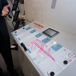 Vetaphone präsentierte auf der K ein Gerät, das im Vorfeld einer Produktion, die genaue Dosis für die Corona-Behandlung unterschiedlicher Folien in Extrusionsanlagen, Druck- oder Convertingmaschinen einfach und schnell bestimmt