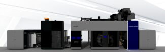 Achfarbige CI-Fleoxdruckmaschine Evo XG mit zusätzlichem Veredelungswerk