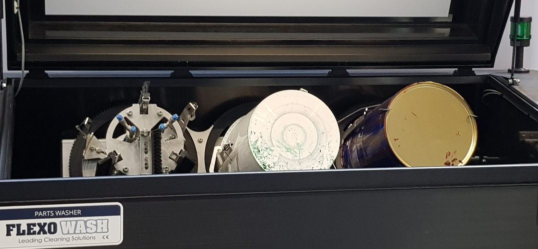FlexoWash: Automatisierte und effiziente Reinigung von Farbeimern