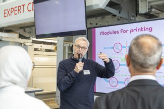 Dank der Expertise und Unterstützung von Co-ëfficiënt konnten Vitrapack ohre Gesamtanlageneffektivität (OEE) deutlich steigern und die für Farbanpassungen benötigte Maschinenzeit sowie den dabei entstehenden Abfall erheblich reduzieren (Quelle: Bobst)