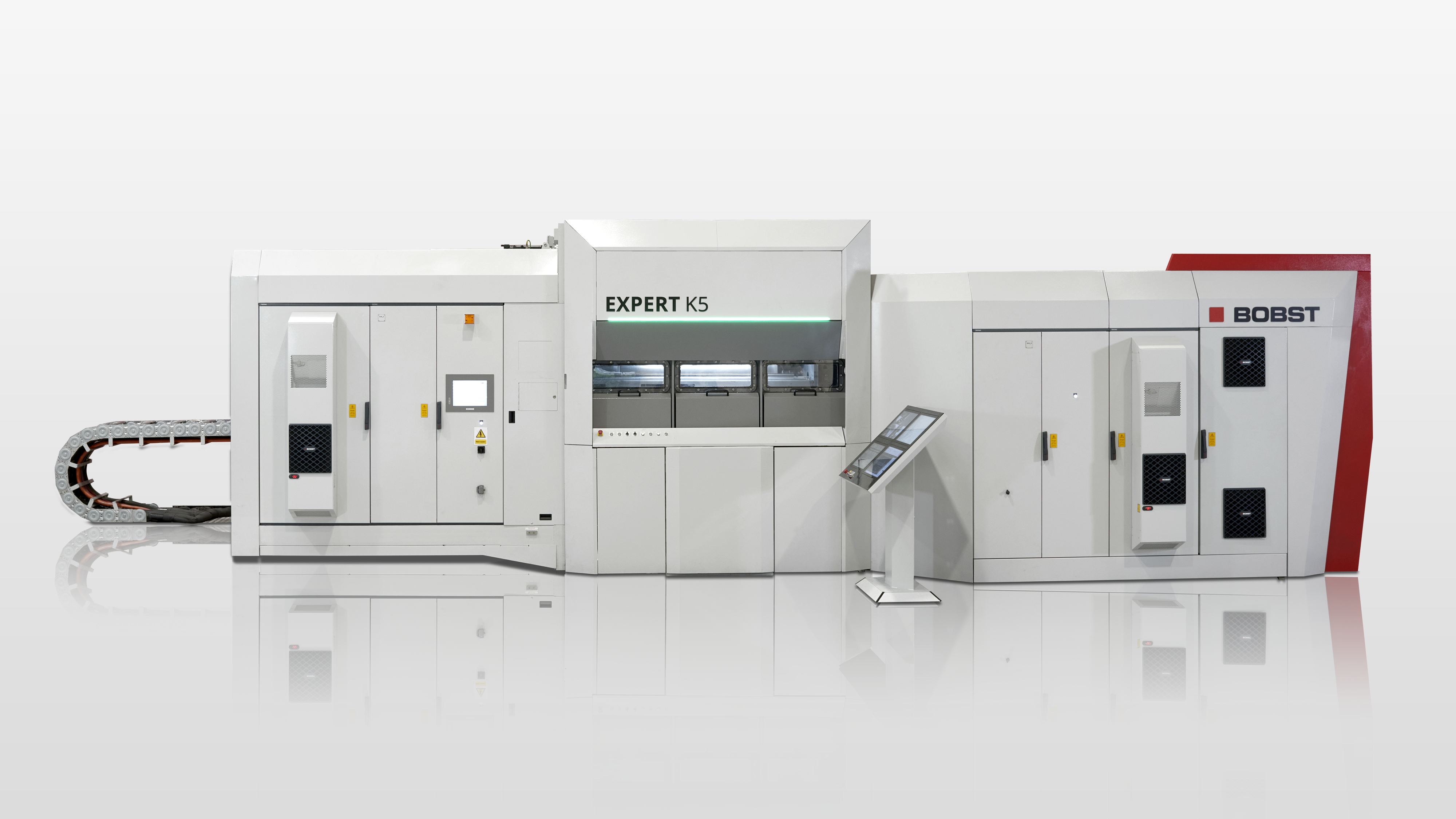 Die neue Expert K5-Generation von bobst erlaubt als weltweit erste Metallisierungsanlage einen autonomen Maschinenbetrieb