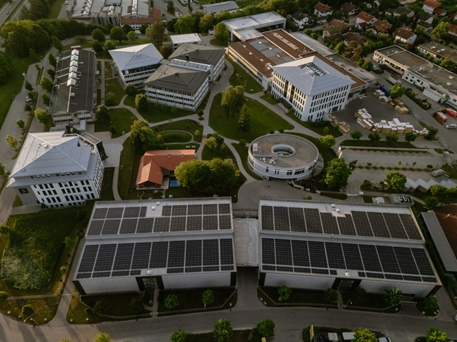 Die Brückner Group erweitert ihr Technologieportfolio und investiert in globale Innovationsstrukturen